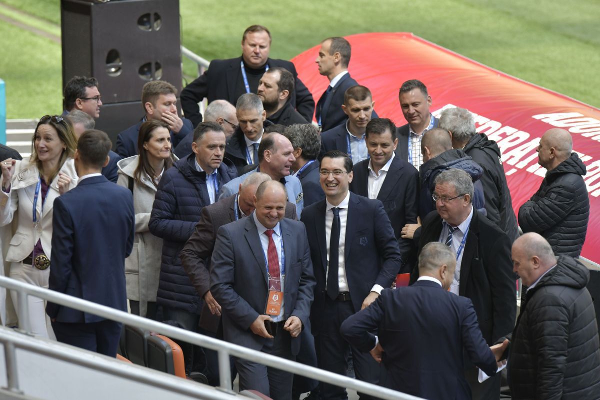 Gigi Becali, atac la Burleanu: „Are mentalitate ca Putin. Spune «Băi proștilor, noi suntem aici niște deștepți, vă punem pumnul în gură și facem ce vrem»”