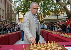 Garry Kasparov vrea să schimbe drapelul Rusiei: „Mă implic personal! Să nu mai rămână nicio urmă de sânge” » Cum ar arăta steagul