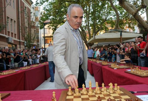 Fostul mare șahist Garry Kasparov (58 de ani), dizident al regimului Vladimir Putin, vrea să arate lumii și cealaltă față a Rusiei, una fără „sânge pe drapel”.
