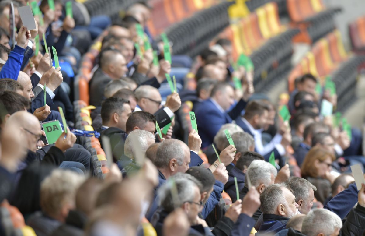 Răzvan Burleanu a marcat cu poarta goală » Ales în unanimitate pentru al 3-lea mandat la FRF: 272 de voturi pentru, zero împotrivă, zero abțineri!