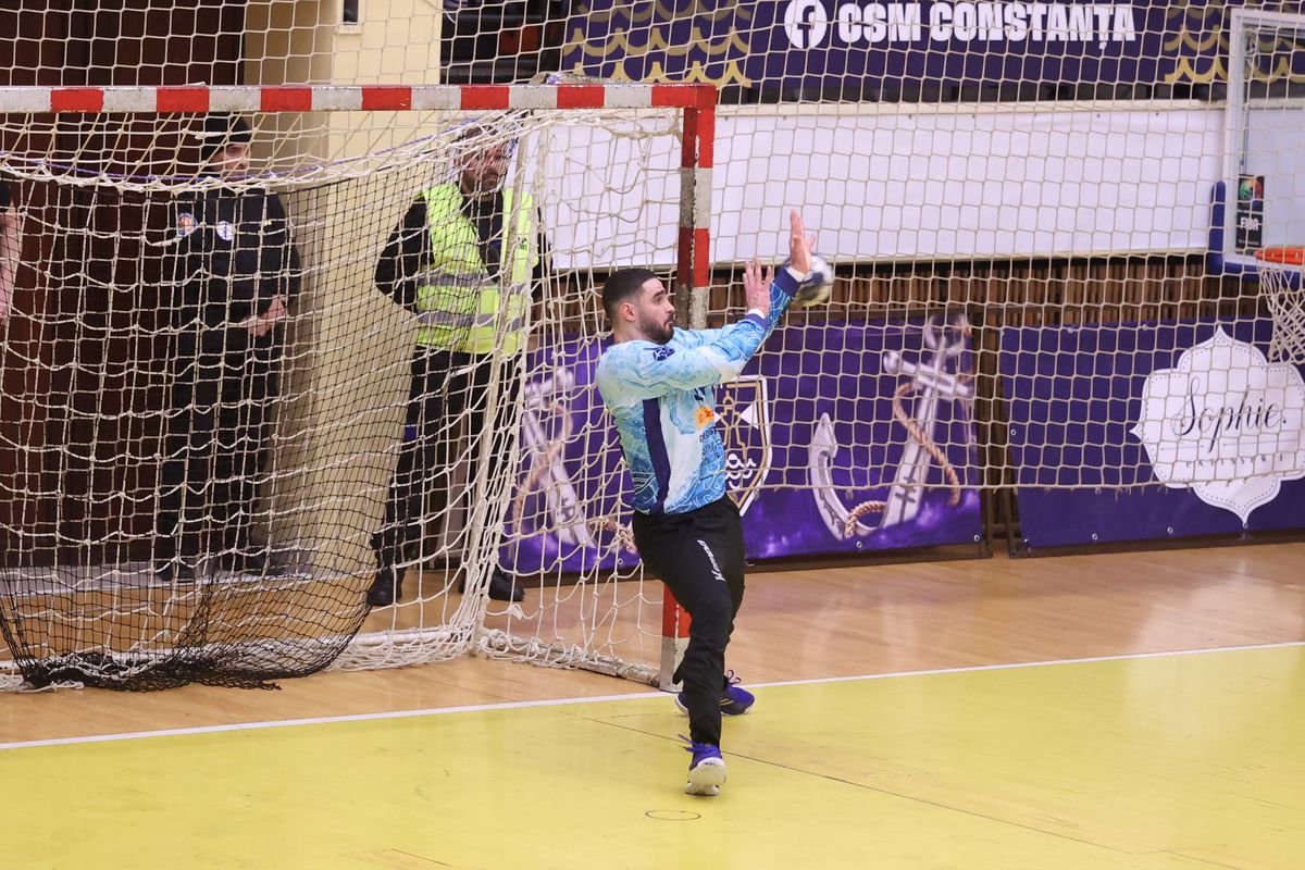 Surpriza sezonului în handbalul românesc: Dinamo, eliminată în „sferturile” Cupei României » Gestul lui Xavi Pascual din final