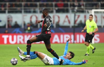 Verdict amânat o săptămână în „sfertul” italian al Ligii » Istvan Kovacs a avut treabă multă în Milan - Napoli