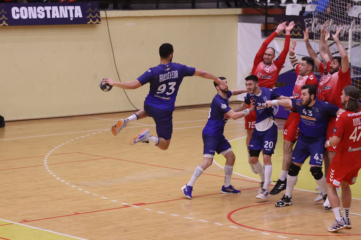 Surpriza sezonului în handbalul românesc: Dinamo, eliminată în „sferturile” Cupei României » Gestul lui Xavi Pascual din final