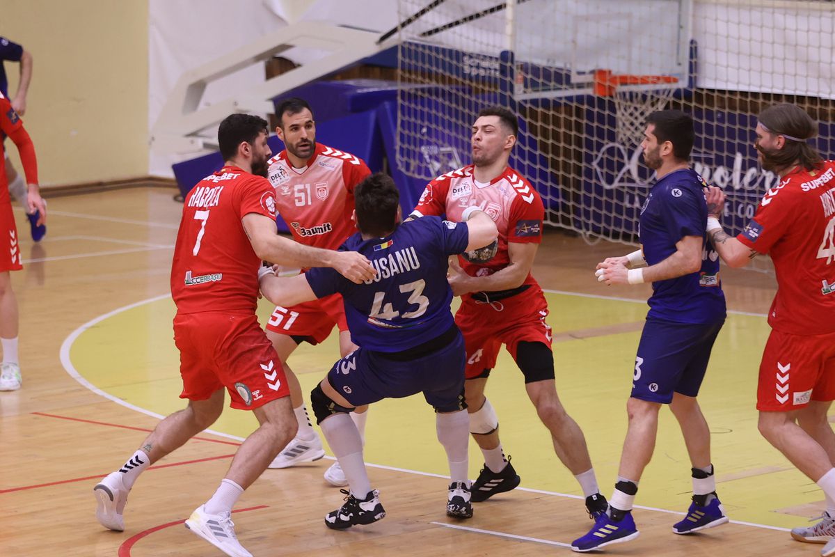 Surpriza sezonului în handbalul românesc: Dinamo, eliminată în „sferturile” Cupei României » Gestul lui Xavi Pascual din final