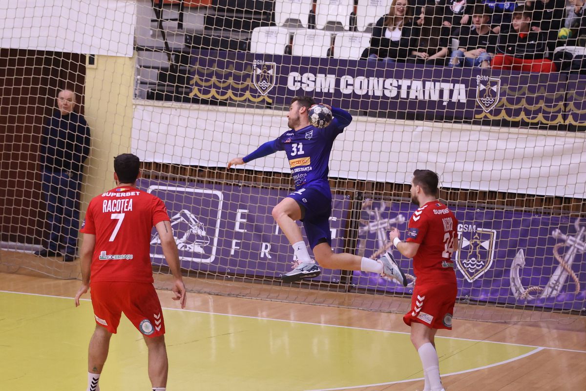 Surpriza sezonului în handbalul românesc: Dinamo, eliminată în „sferturile” Cupei României » Gestul lui Xavi Pascual din final