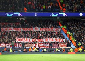 Mereu inventivi » Banner-ul introdus în stadion de ultrașii lui Bayern Munchen: „Afară!”