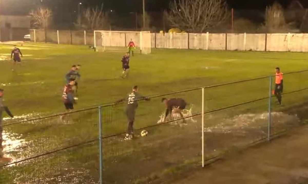 „Se joacă polo?” » Imagini incredibile din semifinalele Cupei României, faza județeană