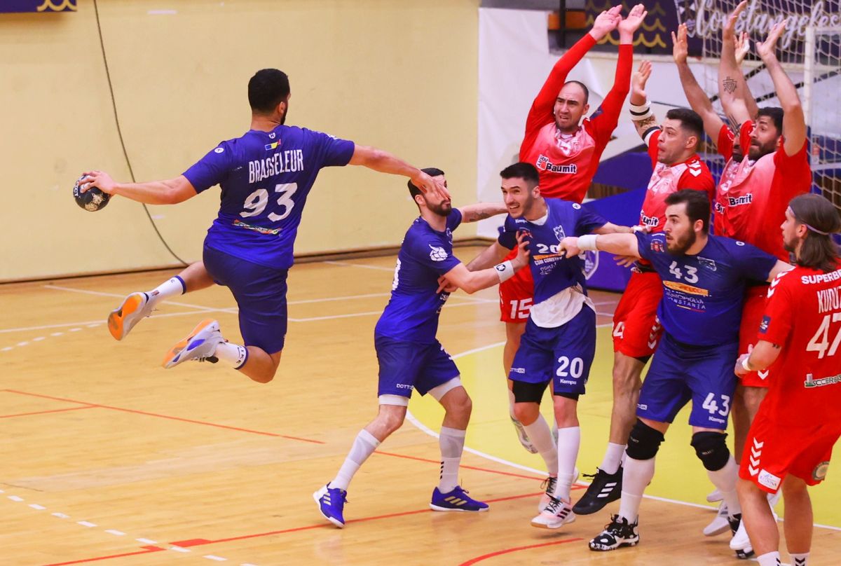 Surpriza sezonului în handbalul românesc: Dinamo, eliminată în „sferturile” Cupei României » Gestul lui Xavi Pascual din final