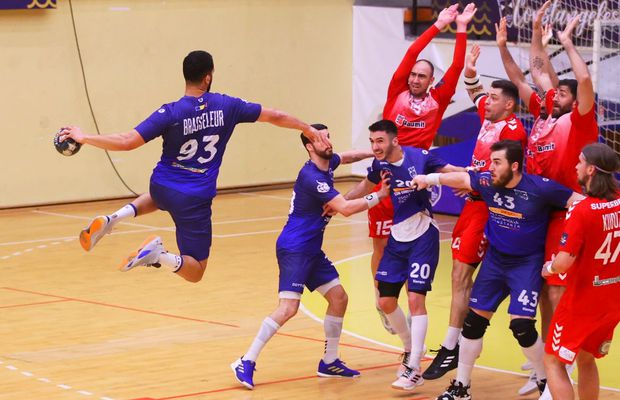 Surpriza sezonului în handbalul românesc: Dinamo, eliminată în „sferturile” Cupei României » Gestul lui Xavi Pascual din final