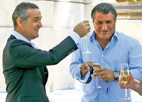 Gigi Becali, poveste fabuloasă cu o legendă a lui Dinamo: „Eram acasă la Victor, tata i-a luat piciorul cu forța și l-a pupat! Acum plâng singur în mașină și mă gândesc”