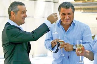 Gigi Becali, poveste fabuloasă cu o legendă a lui Dinamo: „Eram acasă la Victor, tata i-a luat piciorul cu forța și l-a pupat! Acum plâng singur în mașină și mă gândesc”