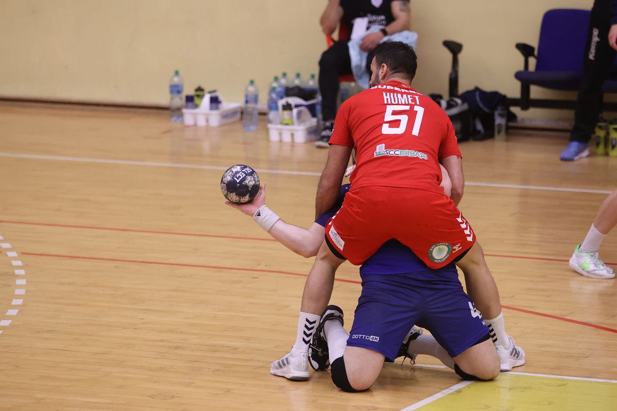 Surpriza sezonului în handbalul românesc: Dinamo, eliminată în „sferturile” Cupei României » Gestul lui Xavi Pascual din final