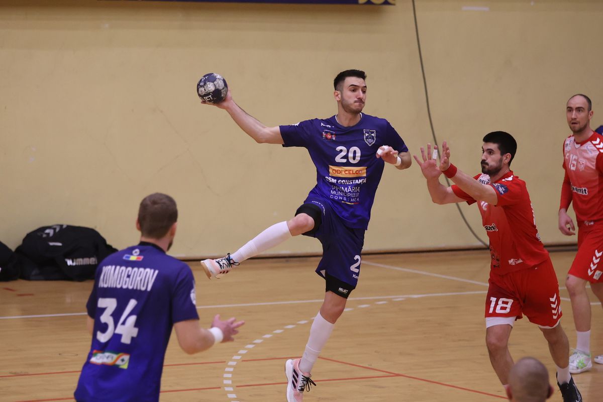 Surpriza sezonului în handbalul românesc: Dinamo, eliminată în „sferturile” Cupei României » Gestul lui Xavi Pascual din final