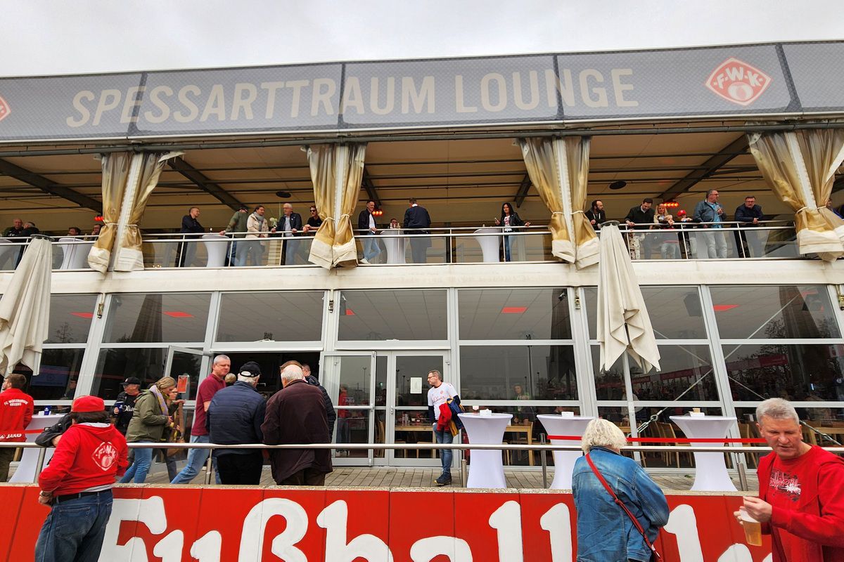 Ce a văzut echipa GSP la un meci de Liga 4 din Germania: mai mulți spectatori ca-n Superliga, cozi imense la bere și cârnați, ultrași înfierbântați!