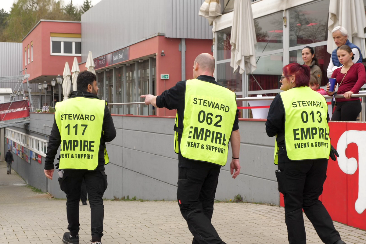 Ce a văzut echipa GSP la un meci de Liga 4 din Germania: mai mulți spectatori ca-n Superliga, cozi imense la bere și cârnați, ultrași înfierbântați!