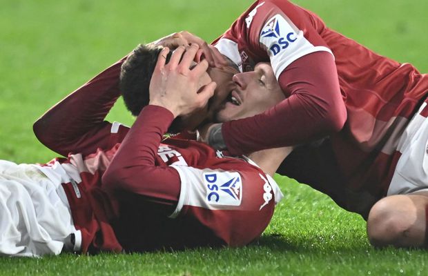 Un „rival” o învață pe Rapid: „Au nevoie de 4-5 jucători” » Sugestie de transfer în direct: „E peste tot ce au ei la mijloc”