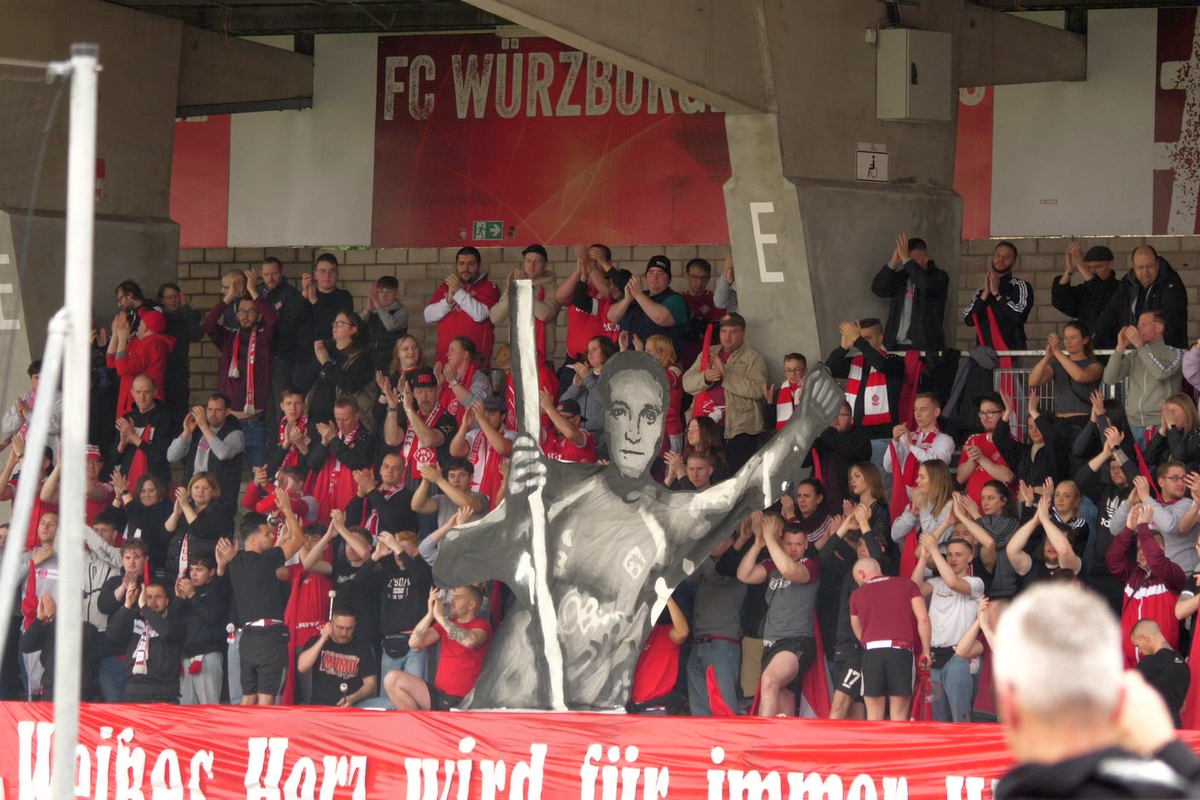 Ce a văzut echipa GSP la un meci de Liga 4 din Germania: mai mulți spectatori ca-n Superliga, cozi imense la bere și cârnați, ultrași înfierbântați!