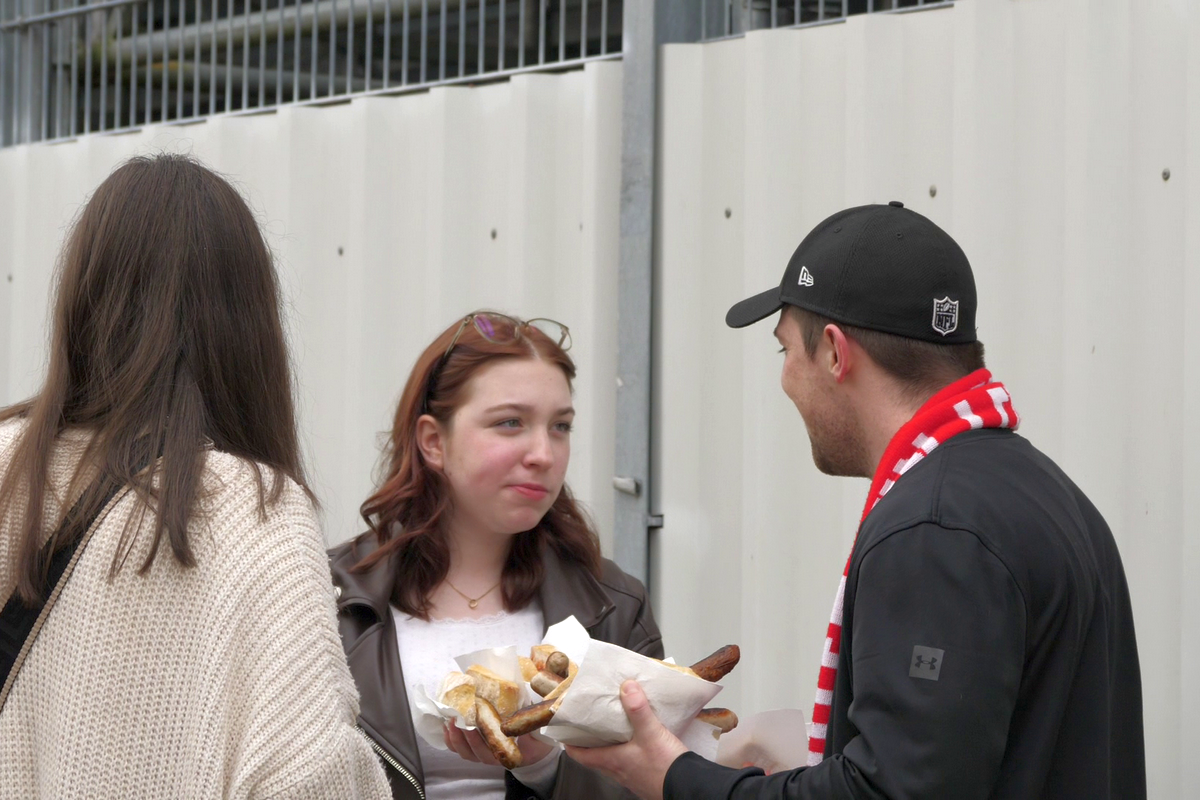 Ce a văzut echipa GSP la un meci de Liga 4 din Germania: mai mulți spectatori ca-n Superliga, cozi imense la bere și cârnați, ultrași înfierbântați!