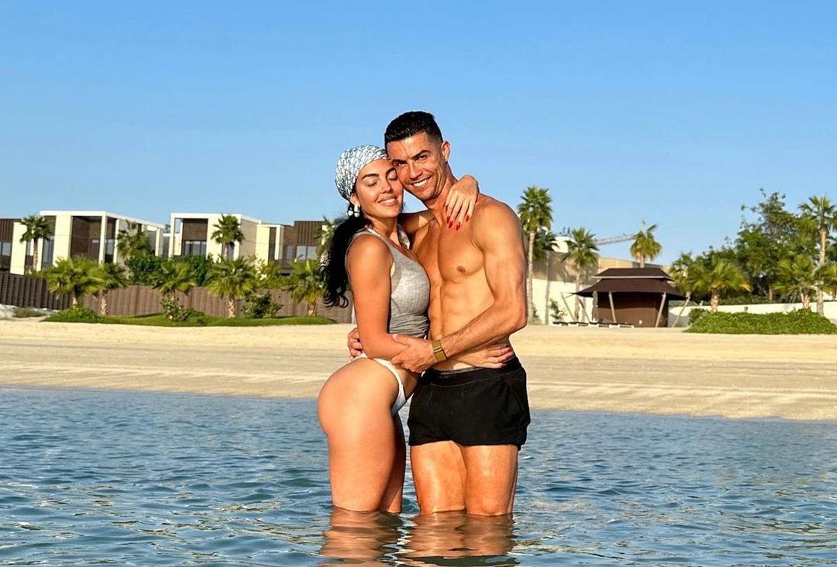 Georgina s-a pozat doar în ... tricou pentru a sărbători live golurile lui Cristiano Ronaldo! » Fotografia devenită virală