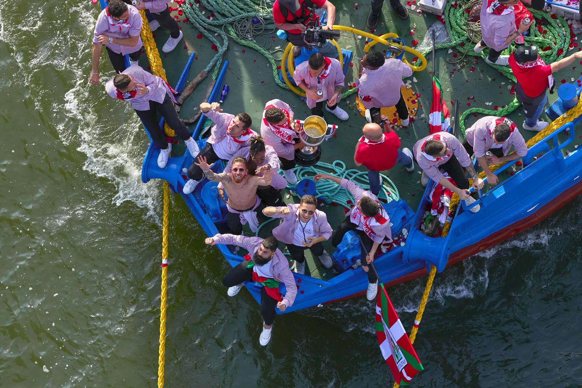 Imagini SENZAȚIONALE din Spania » Un milion de oameni au sărbătorit prima Cupă după 40 de ani