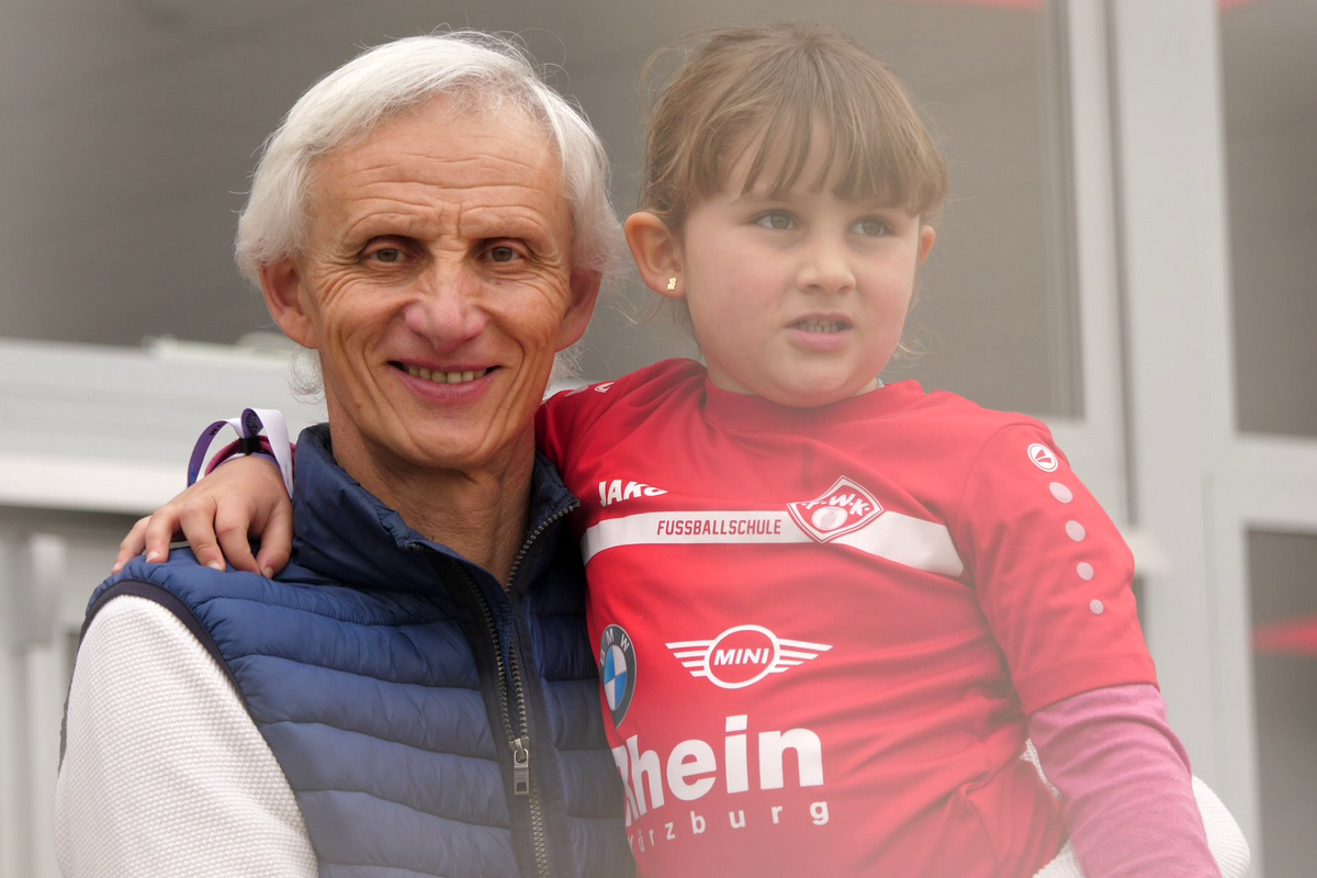 Ce a văzut echipa GSP la un meci de Liga 4 din Germania: mai mulți spectatori ca-n Superliga, cozi imense la bere și cârnați, ultrași înfierbântați!