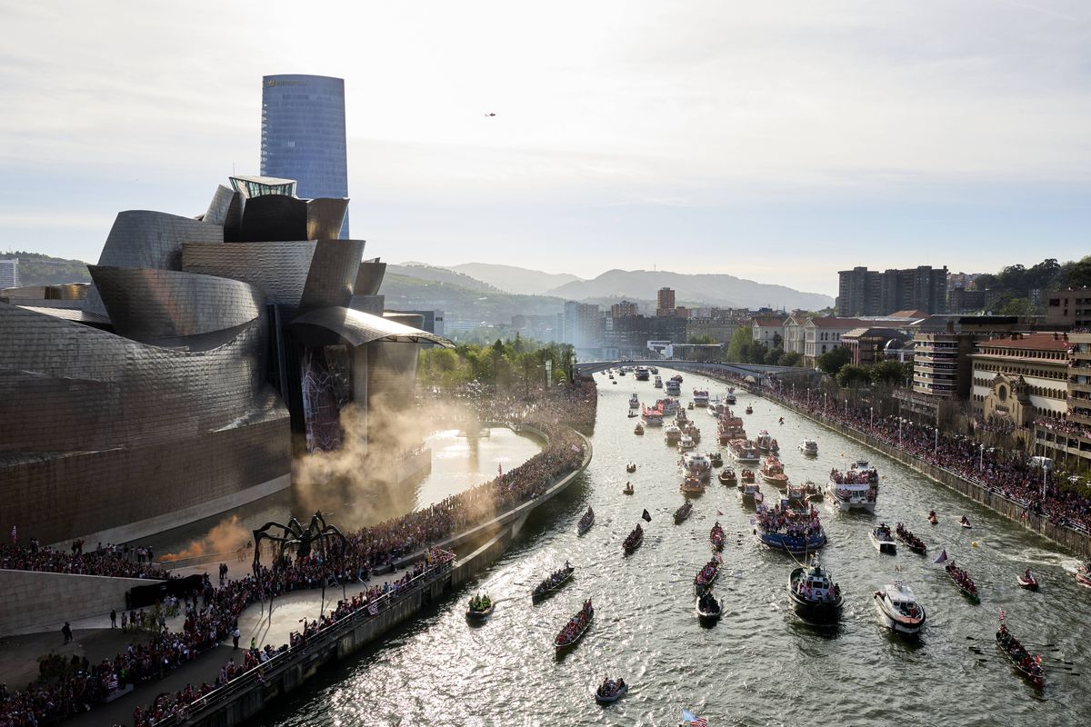 Imagini SENZAȚIONALE din Spania » Un milion de oameni au sărbătorit prima Cupă după 40 de ani