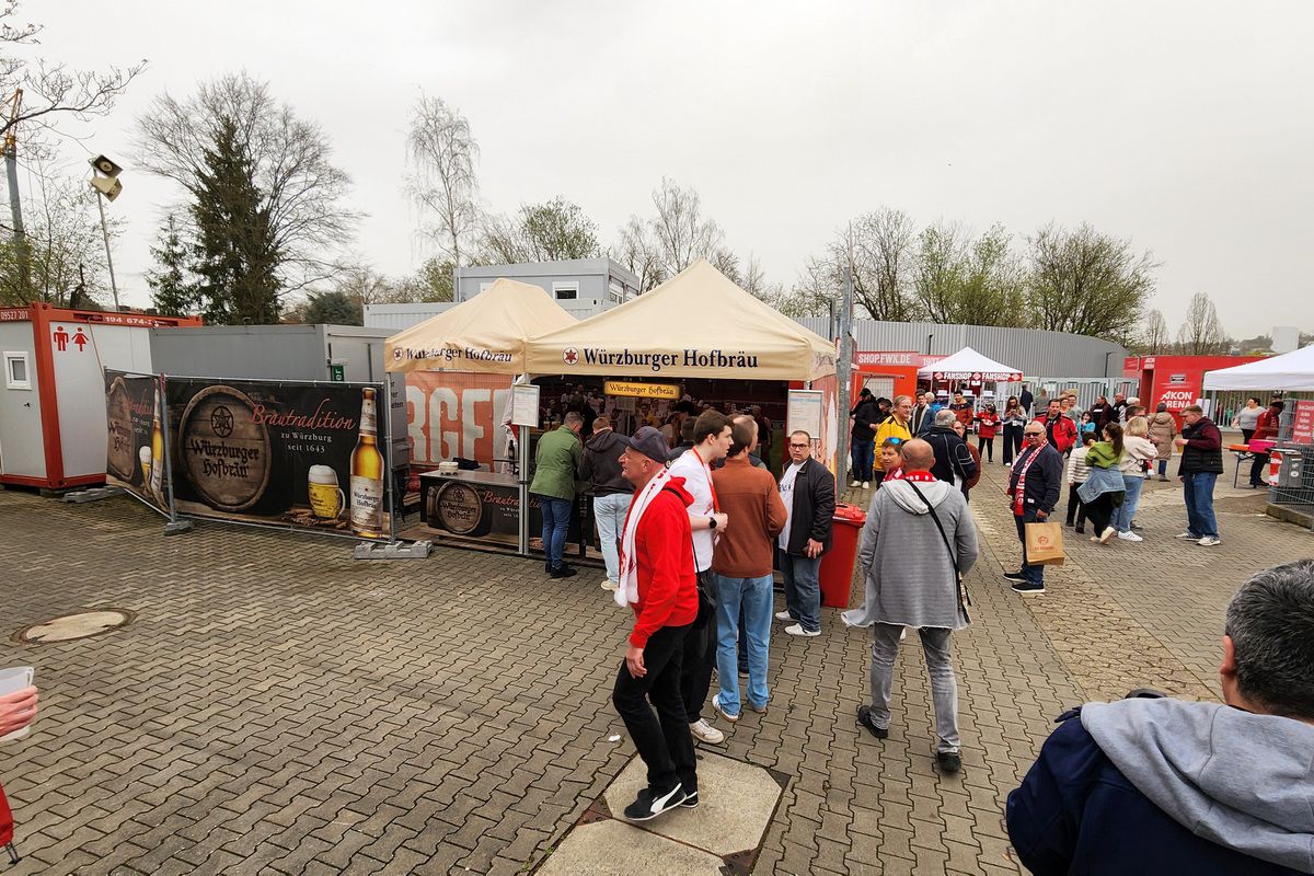 Ce a văzut echipa GSP la un meci de Liga 4 din Germania: mai mulți spectatori ca-n Superliga, cozi imense la bere și cârnați, ultrași înfierbântați!