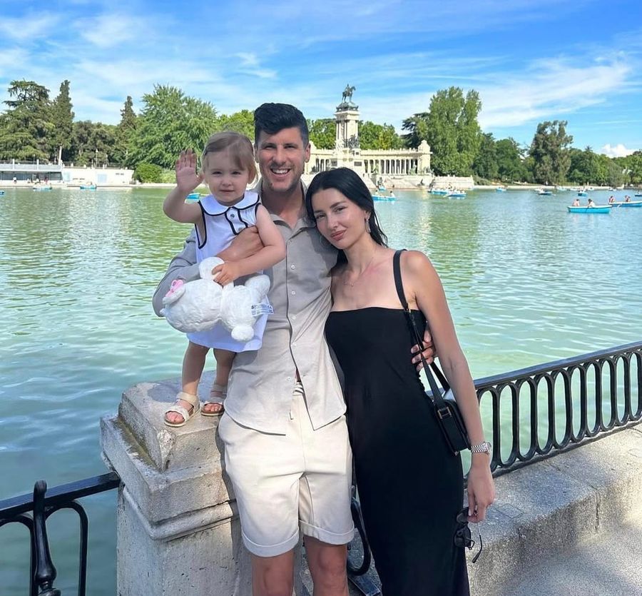 Stipe Perica alături de familia sa Noul erou al „câinilor”, impresionat de România: „Este safe. Nu mă așteptam”