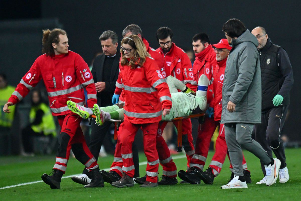 Mike Maignan s-a ciocnit violent cu un coechipier în Udinese - AC Milan » Scene copleșitoare: Abraham se ruga în genunchi! Portarul e conștient