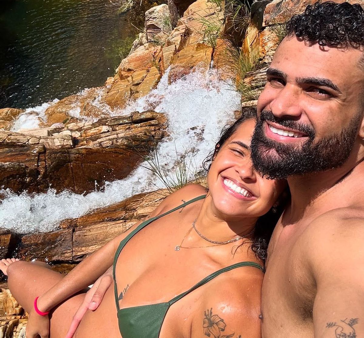 Așa ceva nu prea vezi: voleibalista a jucat un meci în luna a cincea de sarcină!