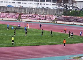 Celălalt Dinamo » În Ștefan cel Mare încă se joacă: Bratu, show pe margine în „derby”, gloriile au venit la meci + Imagini dezolante cu stadionul. 9 detalii