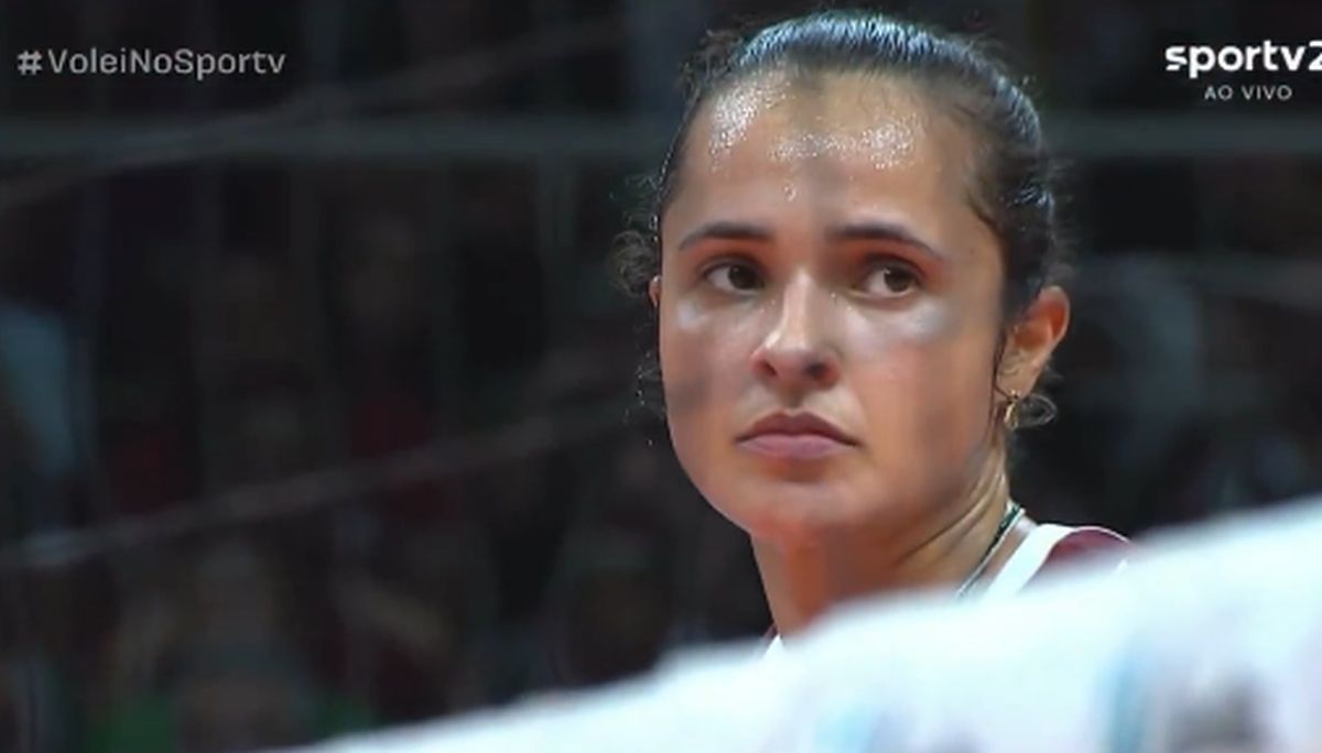 Așa ceva nu prea vezi: voleibalista a jucat un meci în luna a cincea de sarcină!