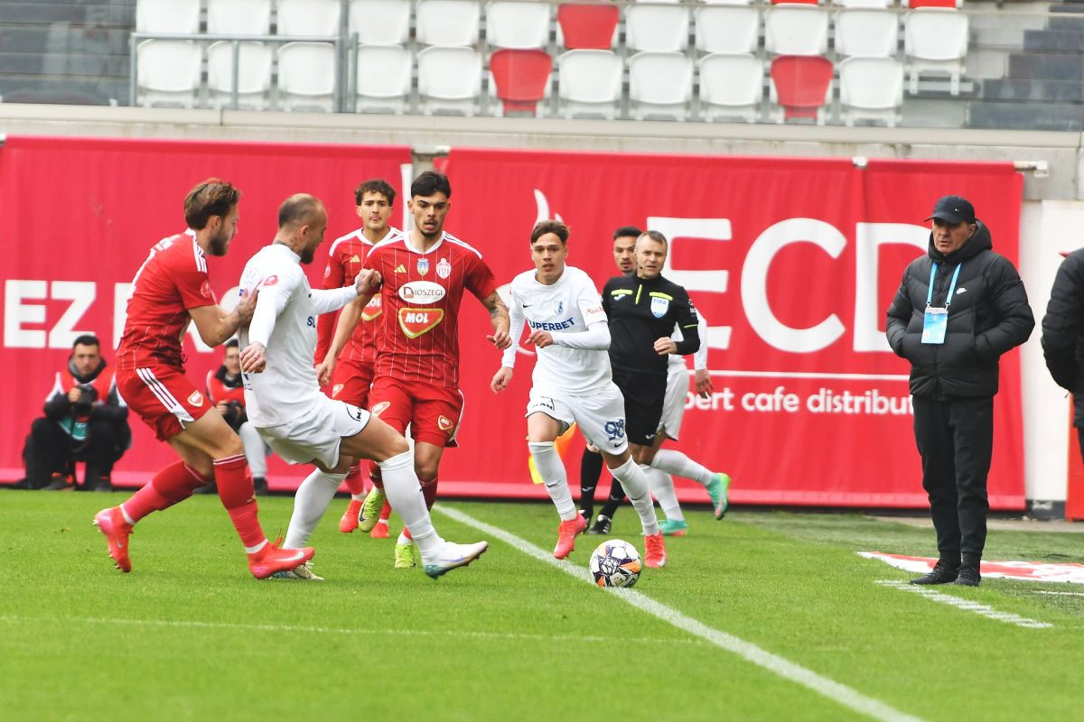 Hagi l-a învins pe Dorinel Munteanu! Sepsi, în prăpastie după UMILINȚA cu Farul » Clasament incredibil în play-out