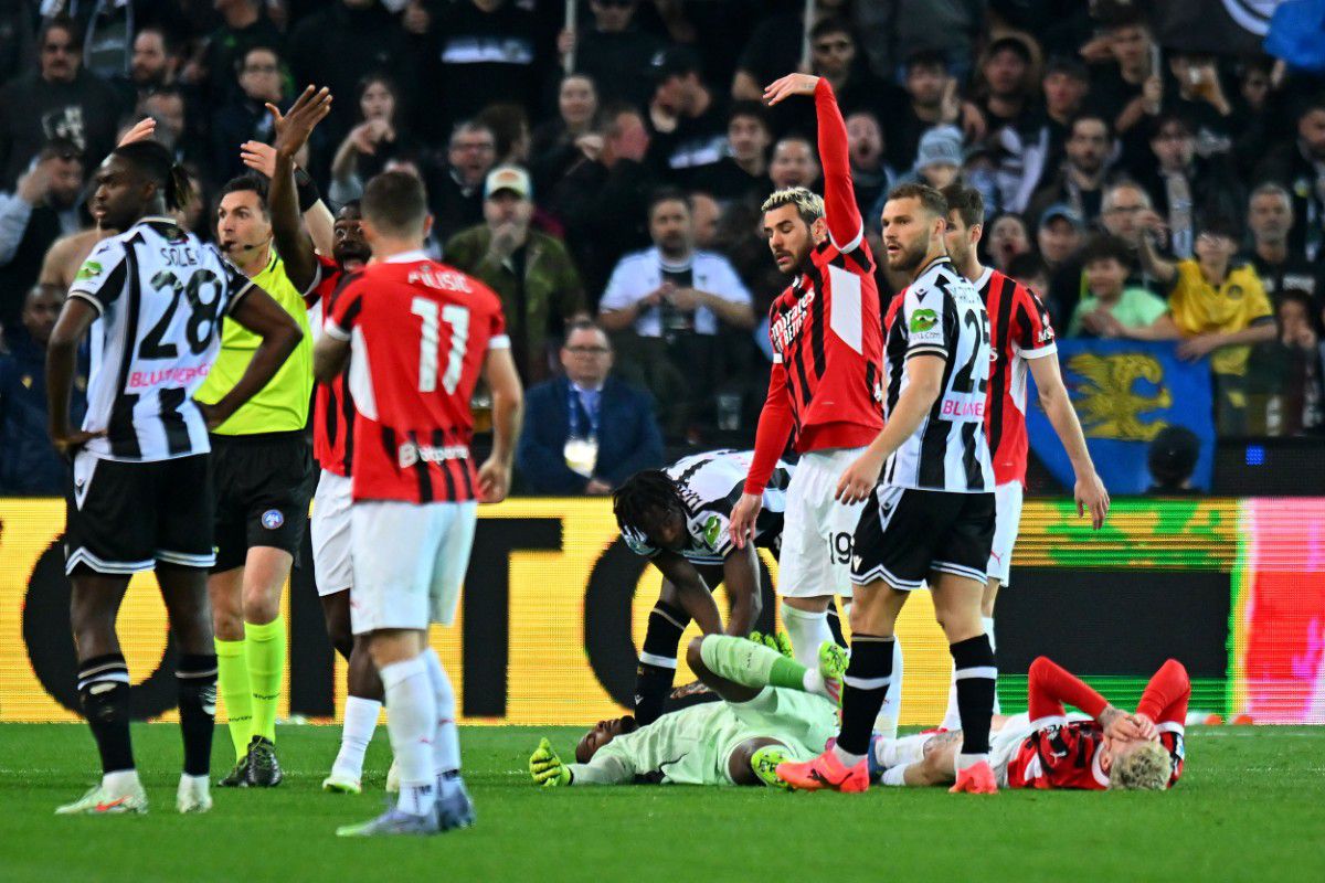 Mike Maignan s-a ciocnit violent cu un coechipier în Udinese - AC Milan » Scene copleșitoare: Abraham se ruga în genunchi! Portarul e conștient