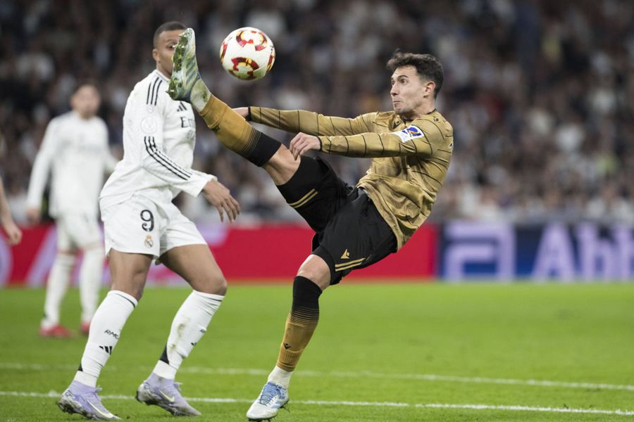 Martin Zubimendi, în duel cu Kylian Mbappe, în semifinala Cupei Regelui Spaniei / Foto: Imago Real Madrid va scăpa de 3 jucători în vară » Posturile deficitare pentru care se caută întăriri