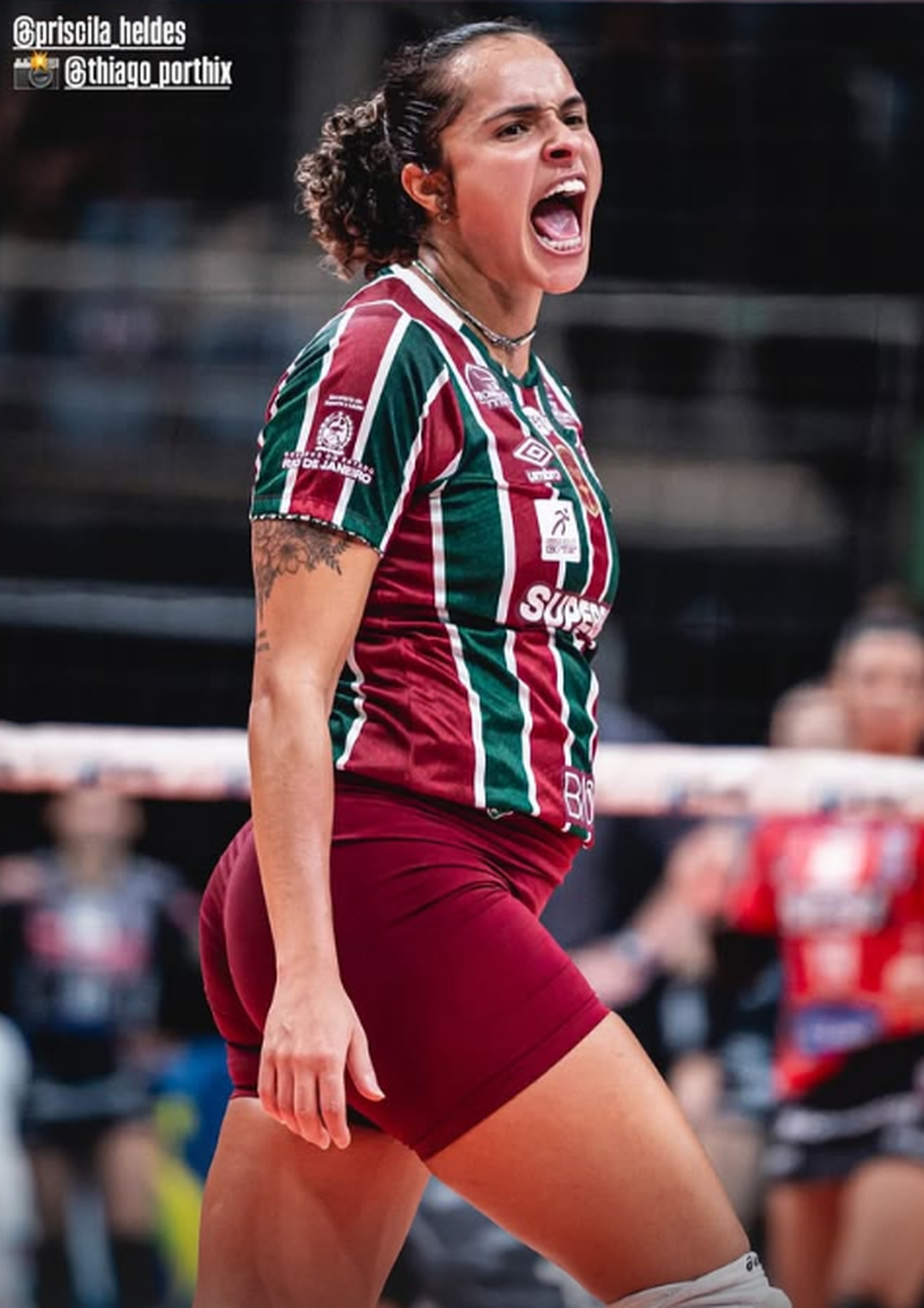 Așa ceva nu prea vezi: voleibalista a jucat un meci în luna a cincea de sarcină!