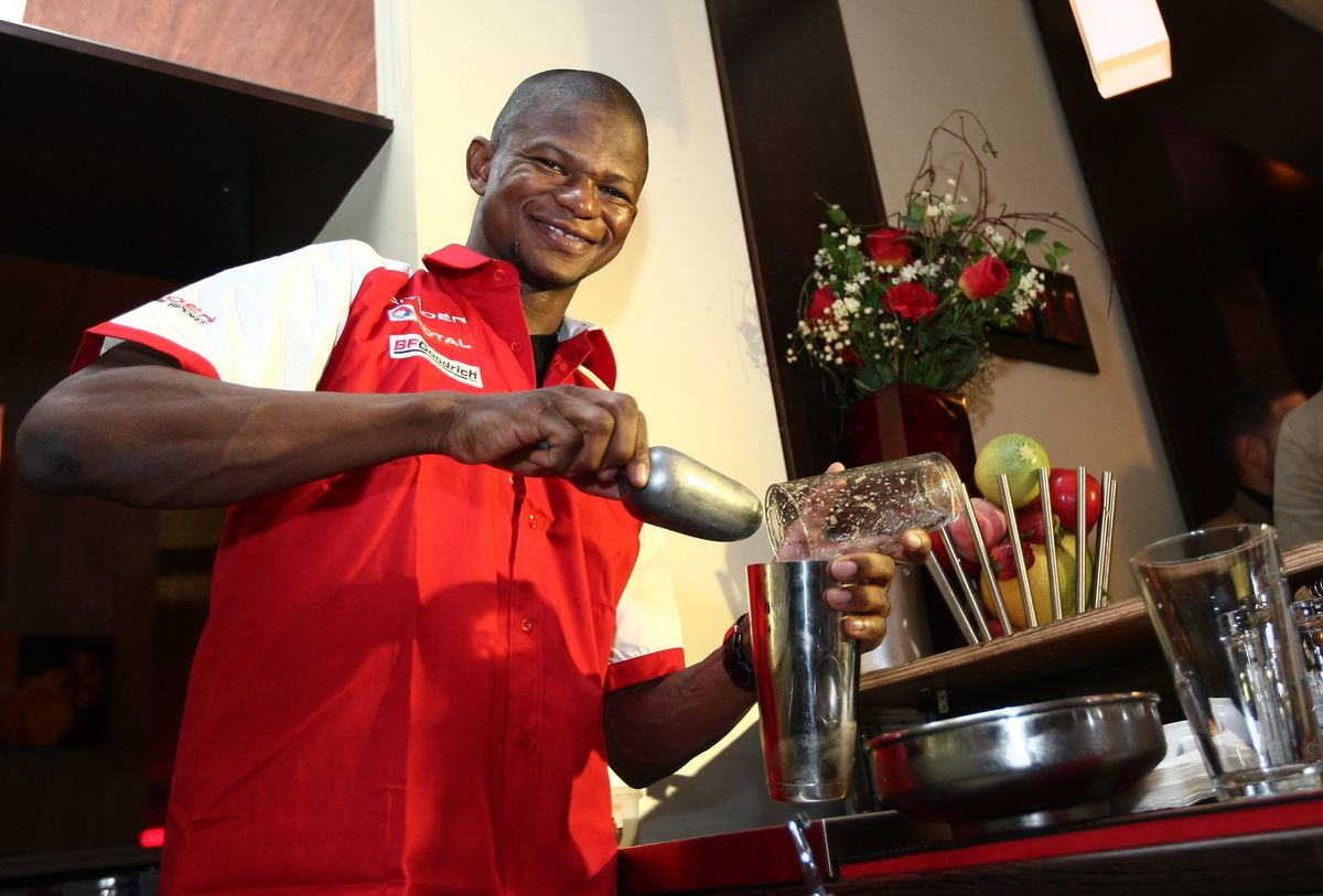 De ce a venit în România jucătorul adus cu petale de trandafiri și covor roșu: „Să se bucure de viața de noapte. Cui nu-i place?!”