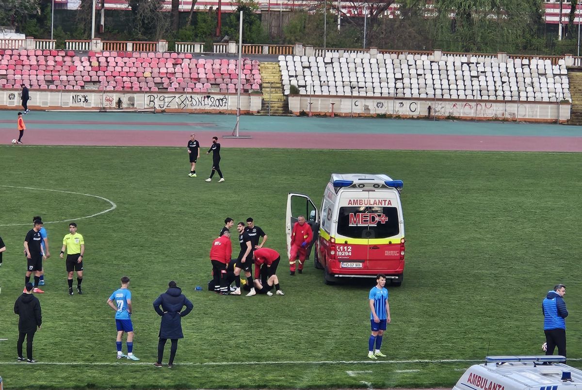 Celălalt Dinamo » În Ștefan cel Mare încă se joacă: Bratu, show pe margine în „derby”, gloriile au venit la meci + Imagini dezolante cu stadionul. 9 detalii