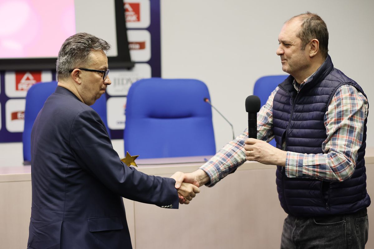 „Trebuie s-o spun p-asta, că n-o știi!” » Dezvăluirea lui Mircea Lucescu pentru Marius Lăcătuș după 40 de ani: „Mi s-a impus să nu te mai iau la națională!”