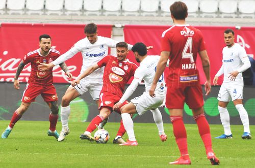 Cosmin Matei, primul din stânga, în Sepsi - Farul/ foto Bogdan Bălaș (HGSP)