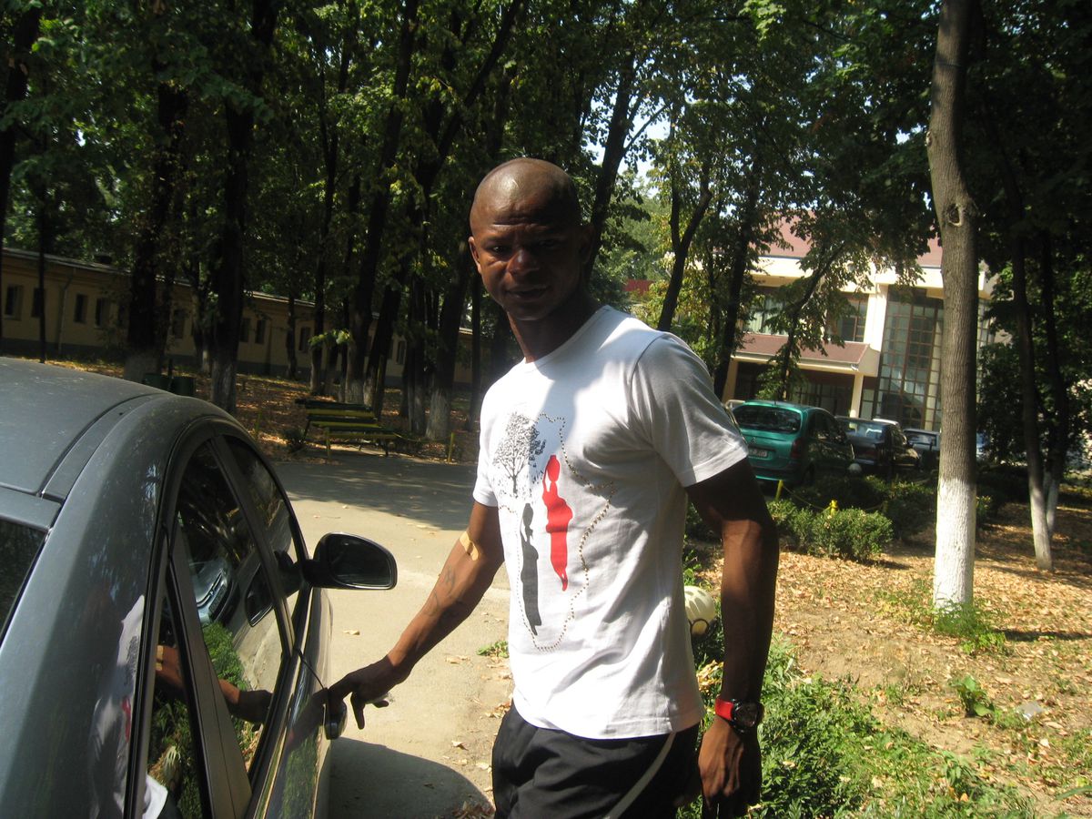 De ce a venit în România jucătorul adus cu petale de trandafiri și covor roșu: „Să se bucure de viața de noapte. Cui nu-i place?!”