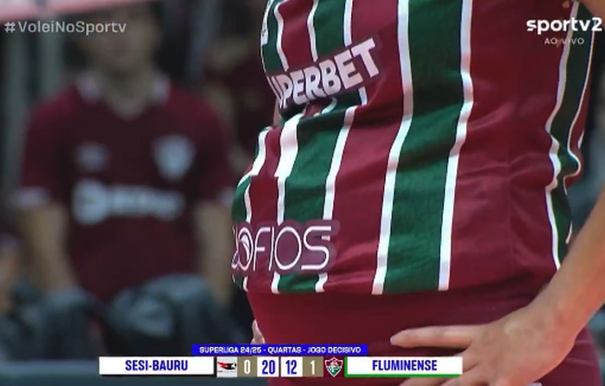 Așa ceva nu prea vezi: voleibalista a jucat un meci în luna a cincea de sarcină!