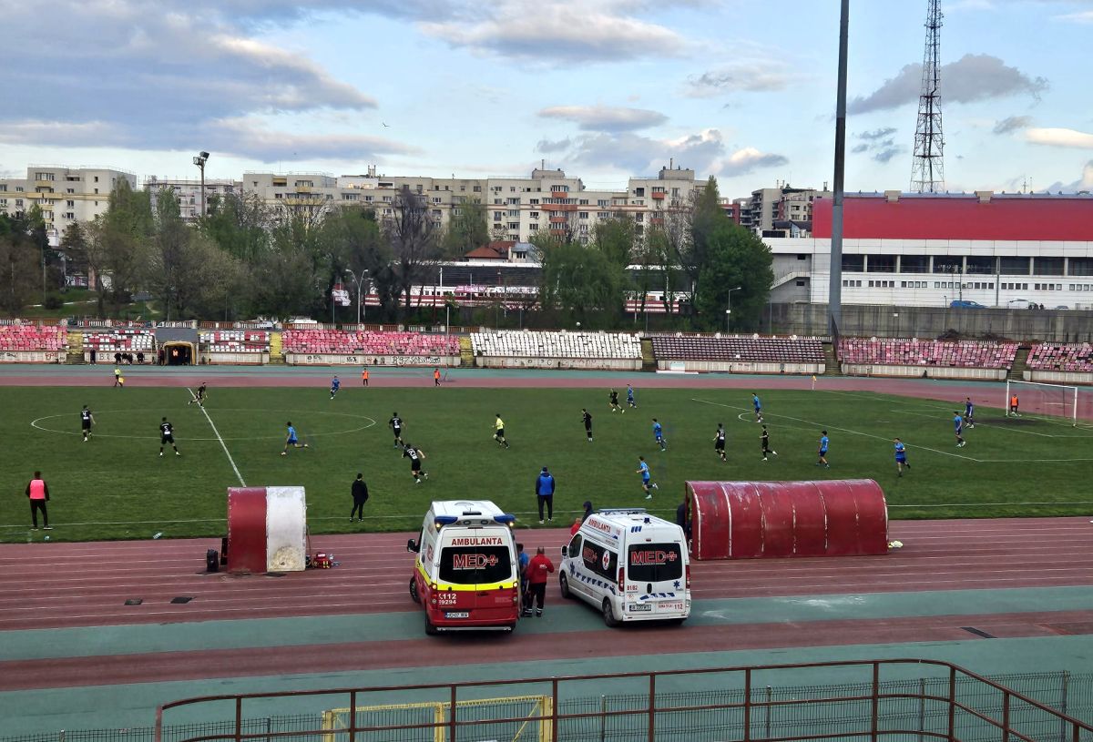Celălalt Dinamo » În Ștefan cel Mare încă se joacă: Bratu, show pe margine în „derby”, gloriile au venit la meci + Imagini dezolante cu stadionul. 9 detalii