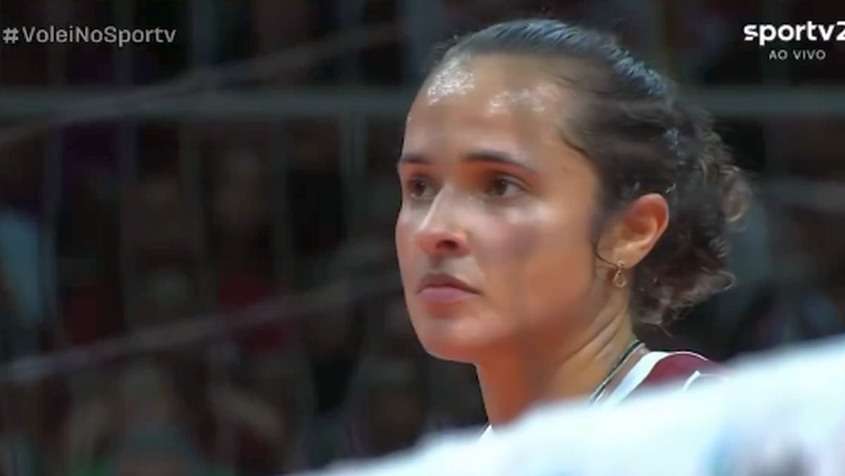 Așa ceva nu prea vezi: voleibalista a jucat un meci în luna a cincea de sarcină!