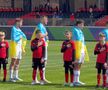 Fotbaliștii au intrat pe gazon înfășurați cu steagurile Ucrainei