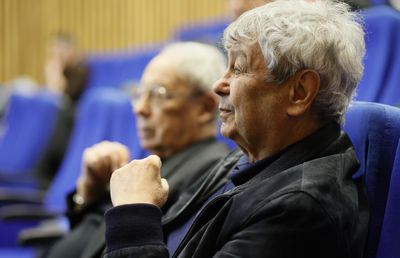 „Picioarele v-au adus până aici. De acum, decide mintea!” » Lecția lui Mircea Lucescu pentru o generație întreagă de fotbaliști ai României