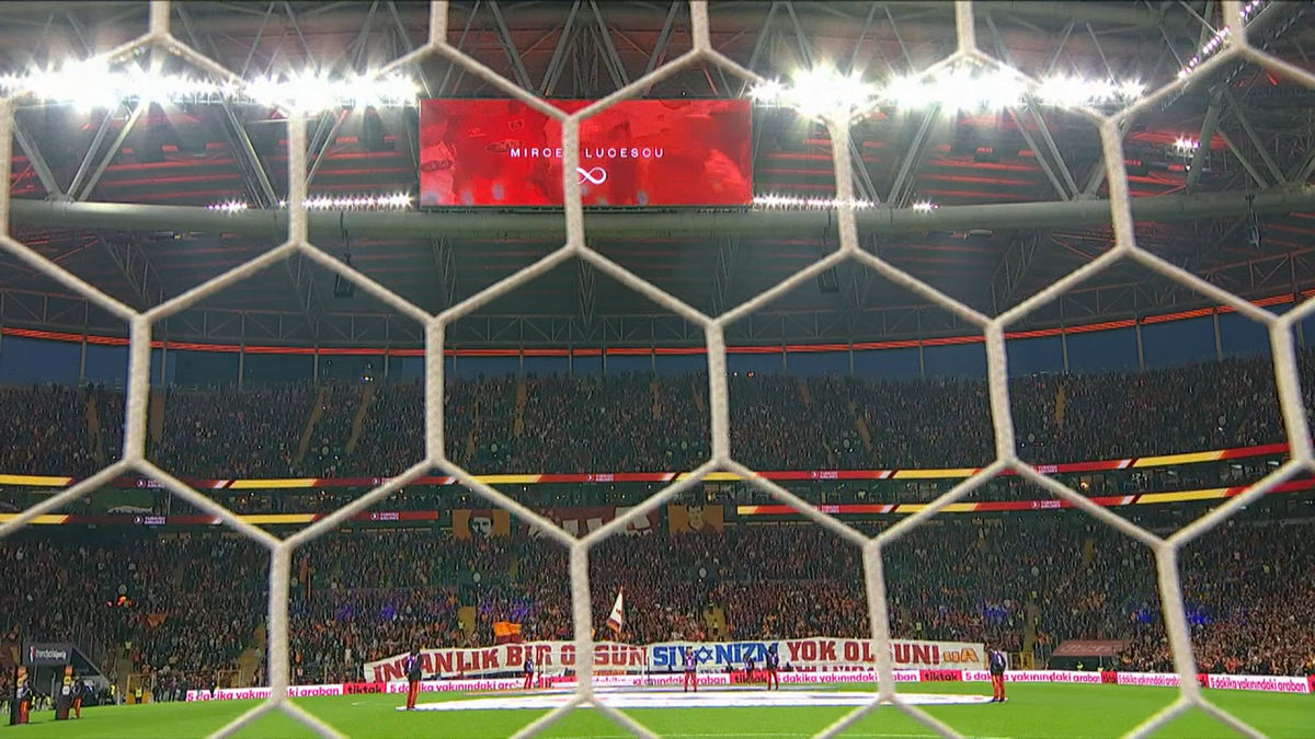 Mircea Lucescu, omagiat la Galatasaray - Kocaelispor