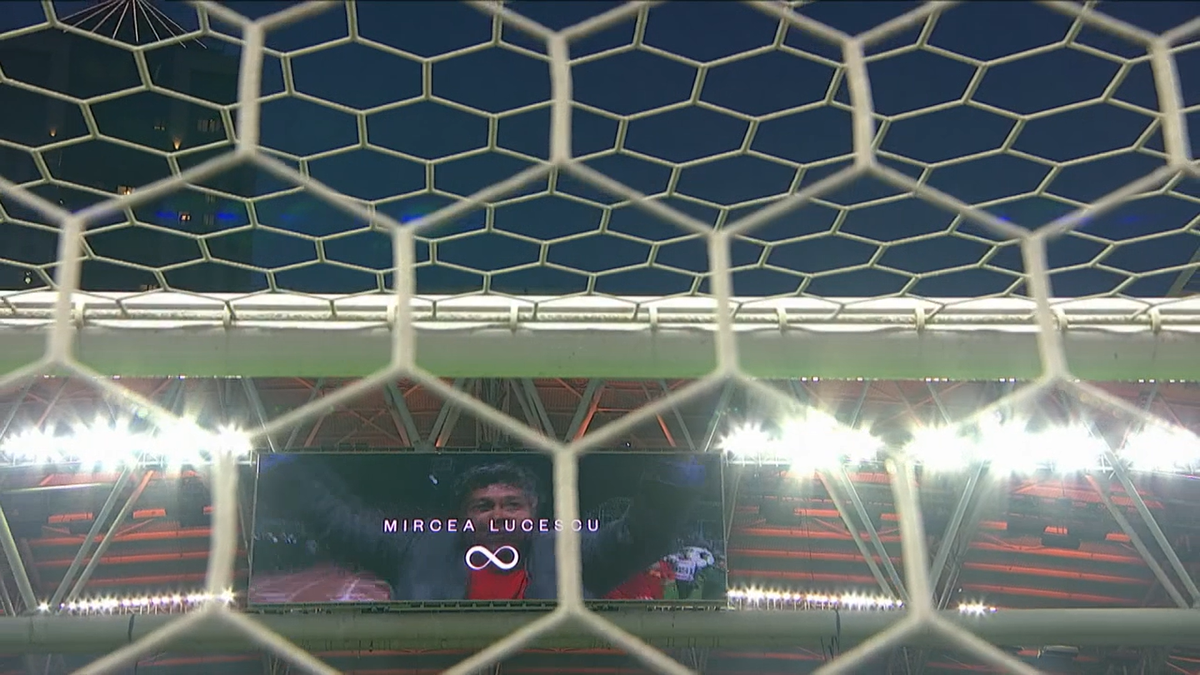 Mircea Lucescu, omagiat la Galatasaray - Kocaelispor