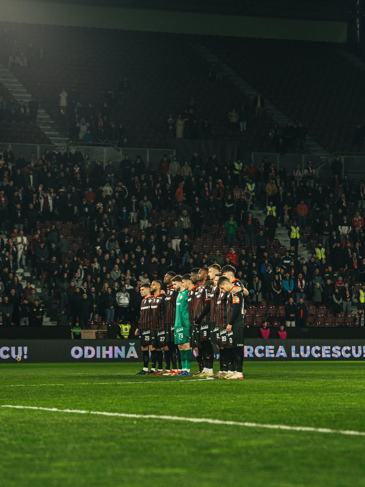 Omagiu în Gruia pentru Mircea Lucescu: Dinamo și-a modificat tricourile de joc