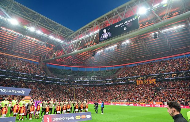 Ce diferență! Cum a arătat la Galatasaray momentul de reculegere în memoria lui Mircea Lucescu
